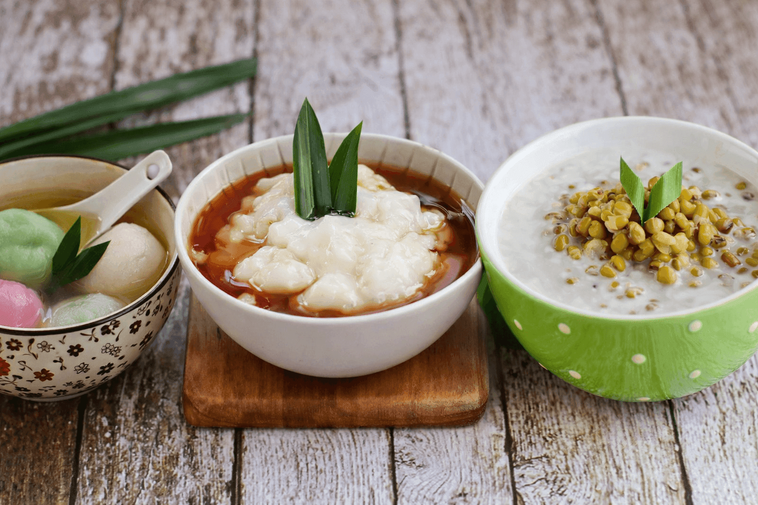 Indonesian desserts - from left to right: ronde, bubur sumsum and bubur kacang hijau