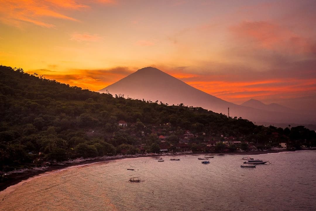 What to do in Amed, Bali. Guide to first time visitors of this northern fishermen village.